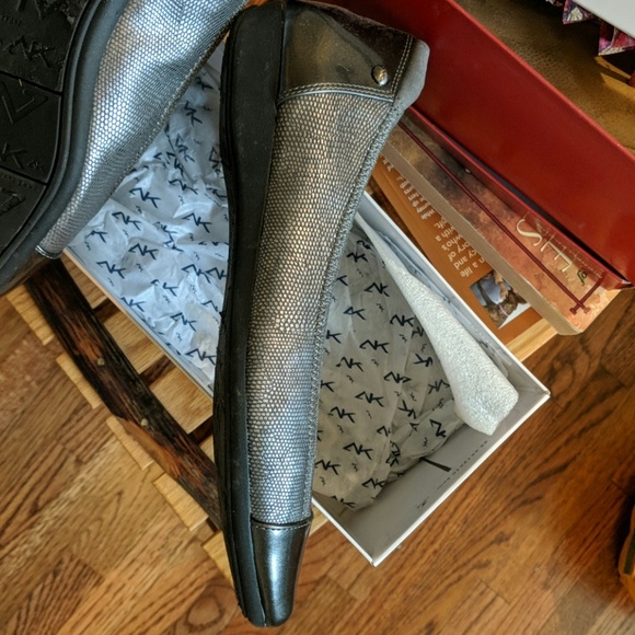 Shoes - Picture 3 of 3